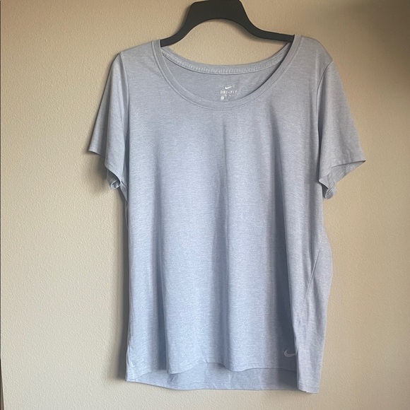 Nike Tops - Nike Women's Light Gray Short Sleeve Tee dri fit xl